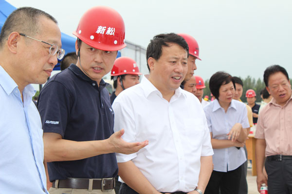浙江省常委、常務(wù)副省長龔正蒞臨新松光電園
