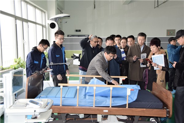 遼寧省老齡產(chǎn)業(yè)協(xié)會(huì)組織專家、企業(yè)代表蒞臨新松參觀考察